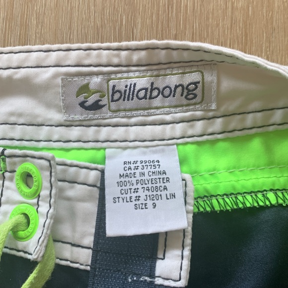 Billabong Board/Surf Shorts. Blue/Bright Green. Size 9. - Picture 5 of 7